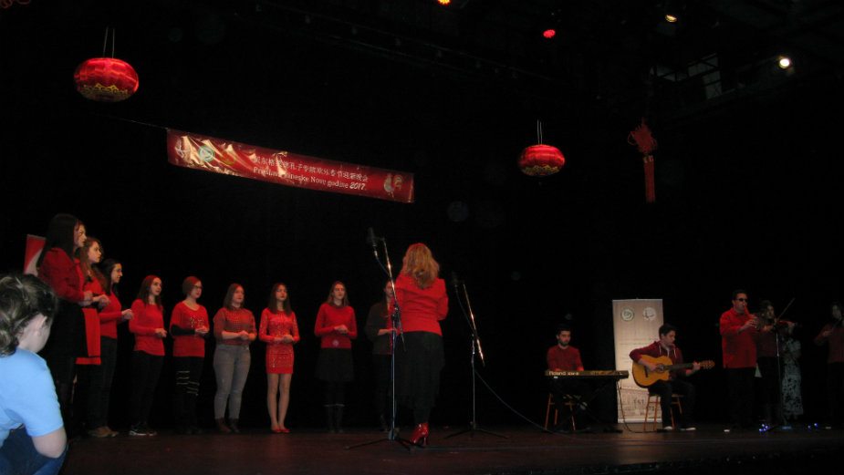 Gimnazijalci na proslavi kineske Nove godine 2