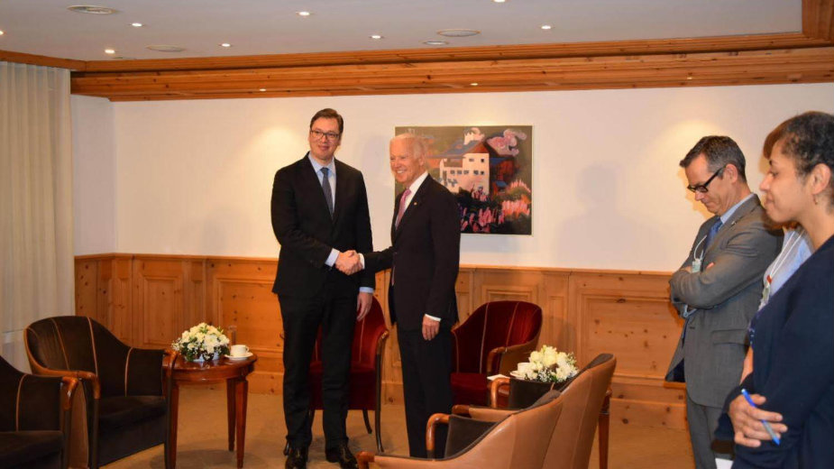 Vučić razgovarao sa Bajdenom 1