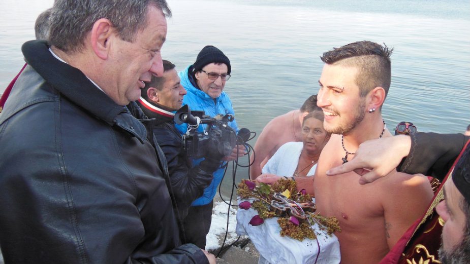 Plivanje za časni krst 2