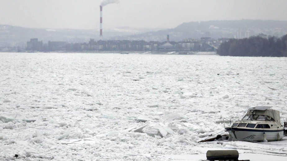 Led okovao Dunav 1