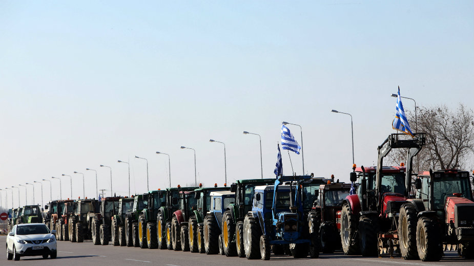 Grčki poljoprivrednici blokirali puteve 1