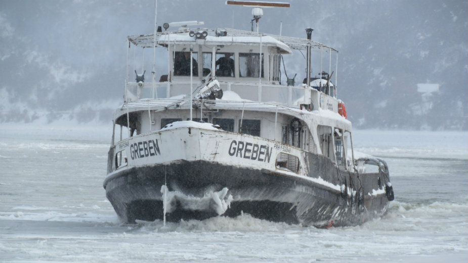 Borba sa ledom na rekama 1