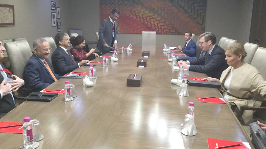 Širom otvorena, ili samo otškrinuta vrata 1