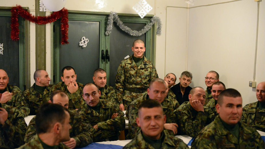 Ministar odbrane dočekao novu godinu u Kopnenoj zoni bezbednosti 1