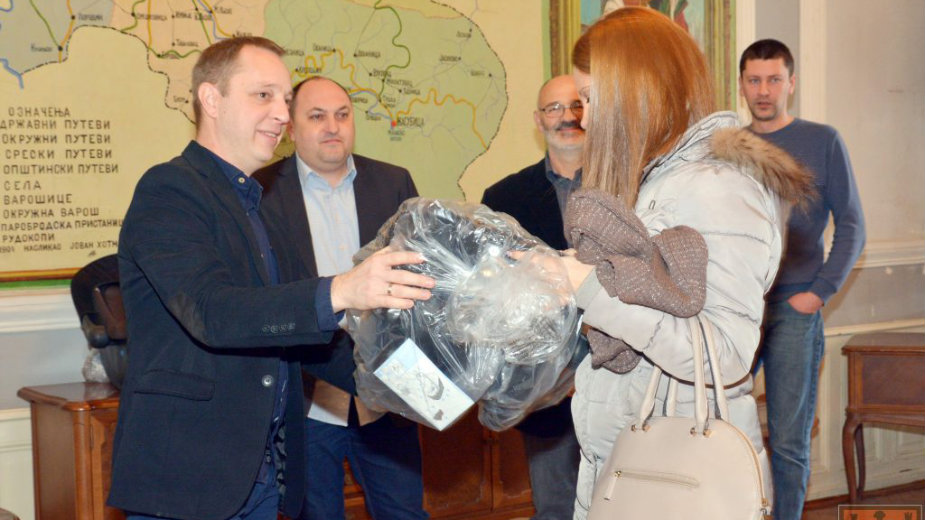 Grad podelio 50 bebi sedišta 1