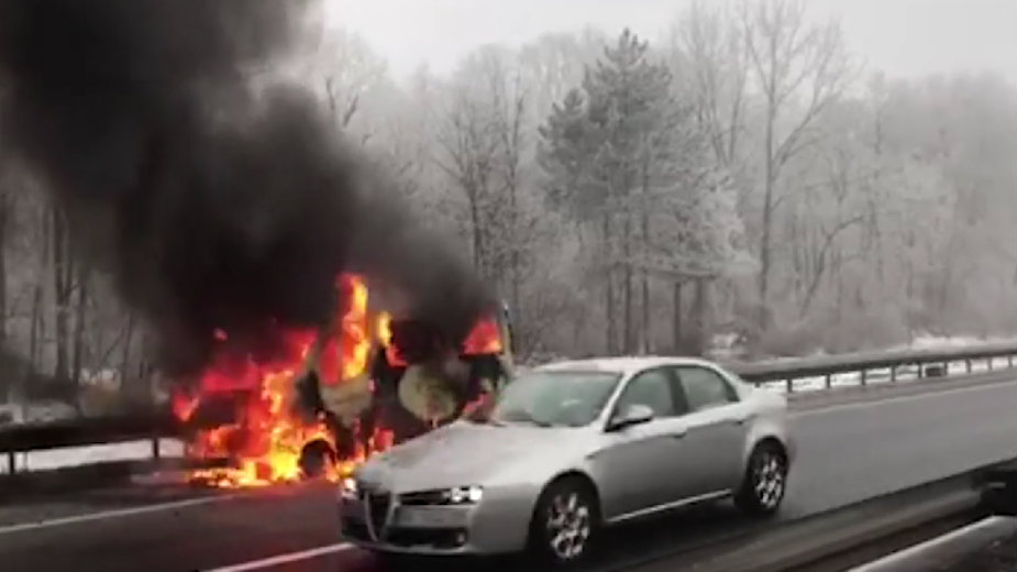Lančani udesi, kola Hitne pomoći u plamenu 1