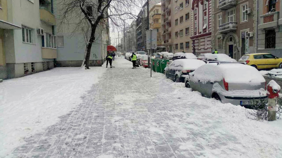 Trotoari i sporedne ulice još uvek pod snegom 1