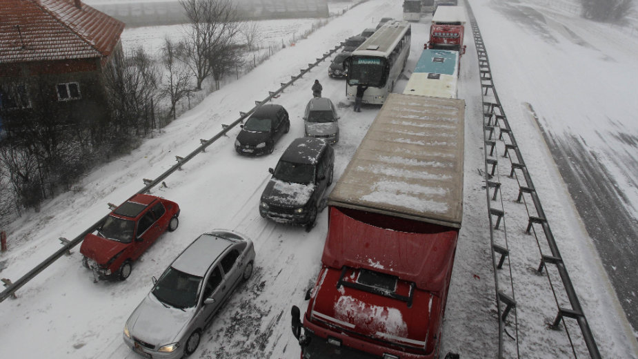 Vlažni kolovozi i poledica 1