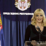 Pak: Nije tačno da Nikolić ucenjuje Vučića 2