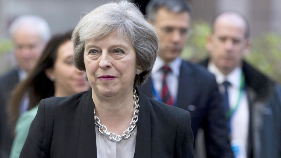 Tvrdi Bregzit i meki populizam Tereze Mej 1