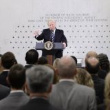 Tramp u sedištu CIA: Uz vas sam 1.000 posto 9