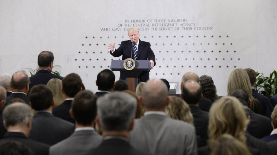 Tramp u sedištu CIA: Uz vas sam 1.000 posto 1