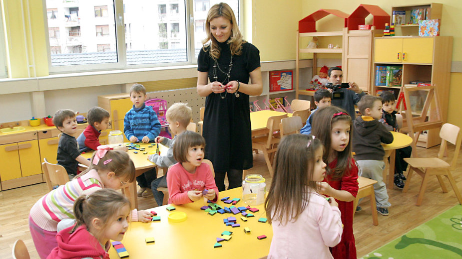 Rano opismenjavanje dece - posao roditelja, vrtića ili škole 1 Rano opismenjavanje dece - posao roditelja, vrtića ili škole 1