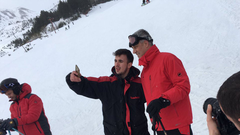 Tači za Danas: Vučić da dođe na skijanje 1