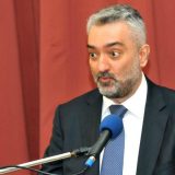 Iako podržava Jeremića, Petrović ostaje u poslaničkom klubu 12