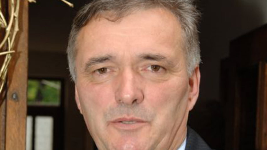 Orašac rezedo boje 1