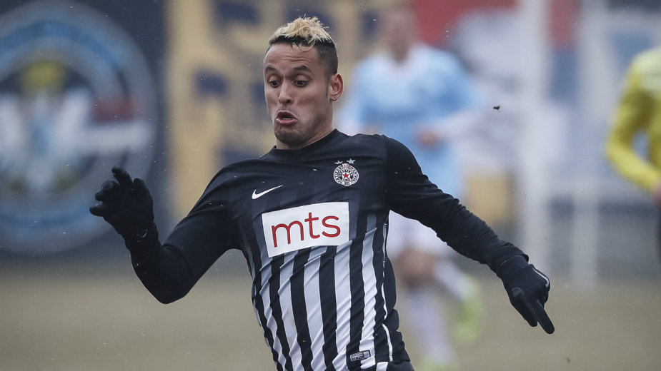 Niske prepreke za "večite" 1