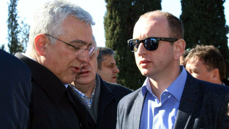 CG: Mandić i Knežević čekaju hapšenje u skupštini 1