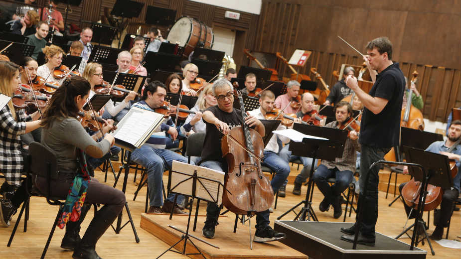 Šef-dirigent Filharmonije i čuveni Solima 1