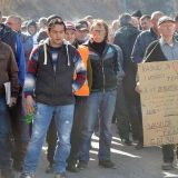 Radnici užičkih "Puteva" blokirali magistralu kod Užica 14