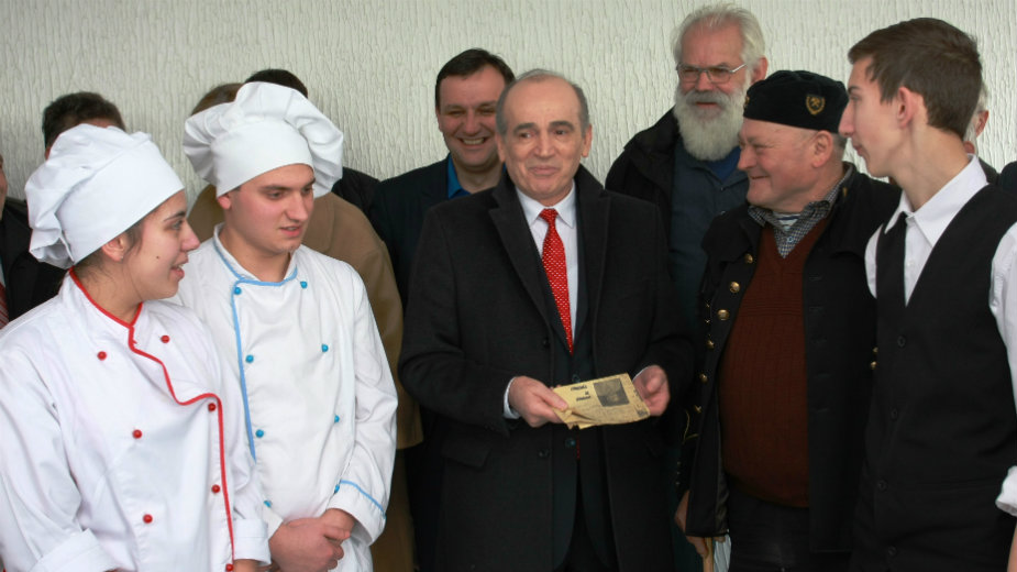 Pet stotina zadruga u pet stotina sela 1 Pet stotina zadruga u pet stotina sela 1