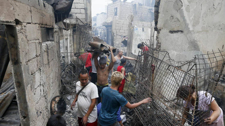 Više od 1.000 kuća uništeno u požaru u Manili 1