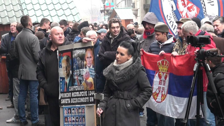 Protest ispred ambasade Crne Gore 1