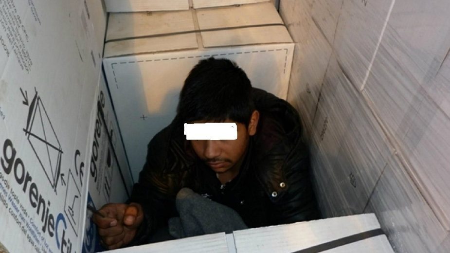 Carinici sprečili prelaz šest ilegalnih migranata 2 Carinici sprečili prelaz šest ilegalnih migranata 2