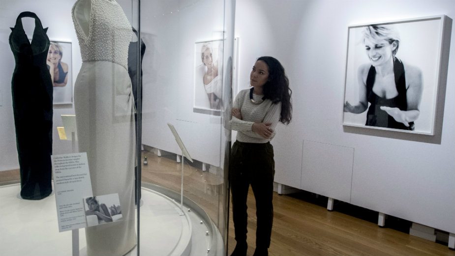 Otvorena izložba odeće princeze Dajane 2