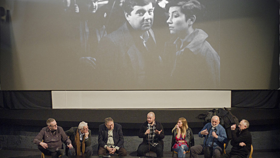 Ovde se sada ljubi tri puta 1