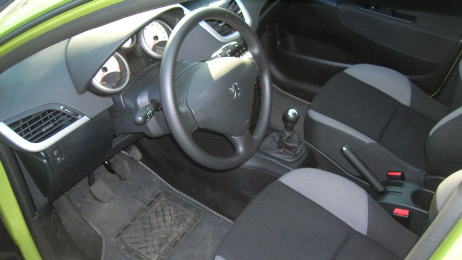 Testirali smo: Peugeot 207 1.4 90 Trendy 2 Testirali smo: Peugeot 207 1.4 90 Trendy 2