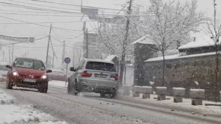 Sneg i dalje pada, ali nema zastoja u saobraćaju 1