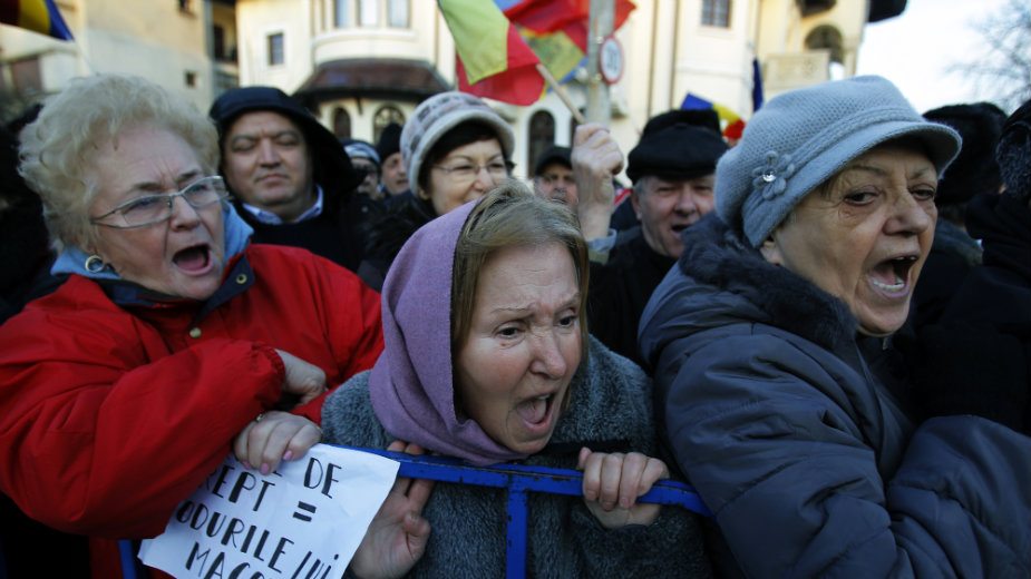 Premijer neće podneti ostavku, demonstranti i dalje na ulicama 2 Premijer neće podneti ostavku, demonstranti i dalje na ulicama 2