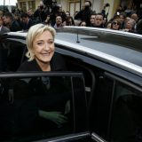 Marina le Pen optužila Makrona za izdaju zemlje 7