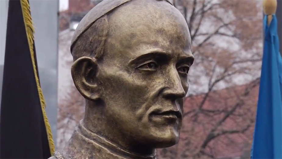 Spomenik Alojziju Stepincu otkriven u Osijeku 1