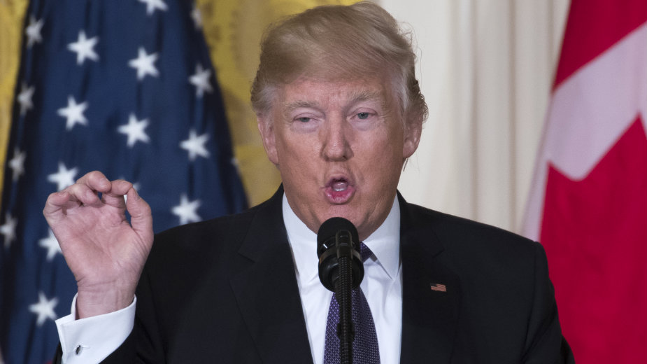 Tramp kao Milošević i Karadžić 1