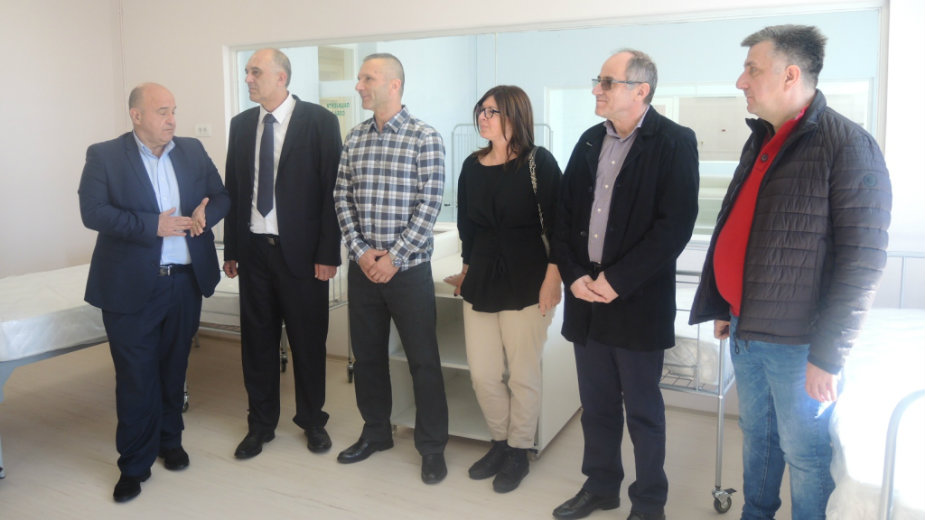 Nastasić poklonio 100.000 evra za rekonstrukciju pedijatrije 1 Nastasić poklonio 100.000 evra za rekonstrukciju pedijatrije 1