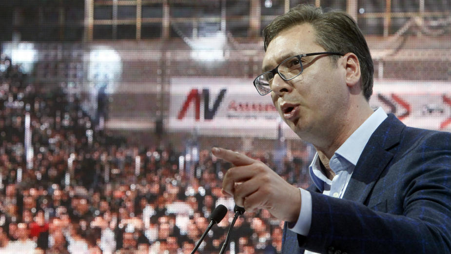 Vučić ima pad od tri odsto 1