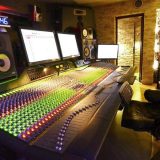 Povezane firme odnele polovinu para 1