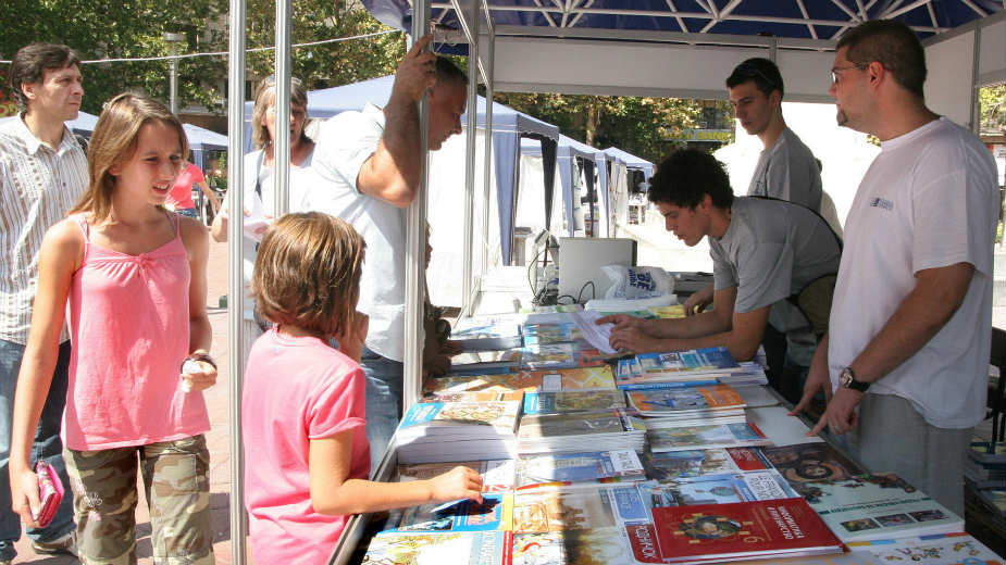 Roditelji negoduju zbog cena udžbenika 1