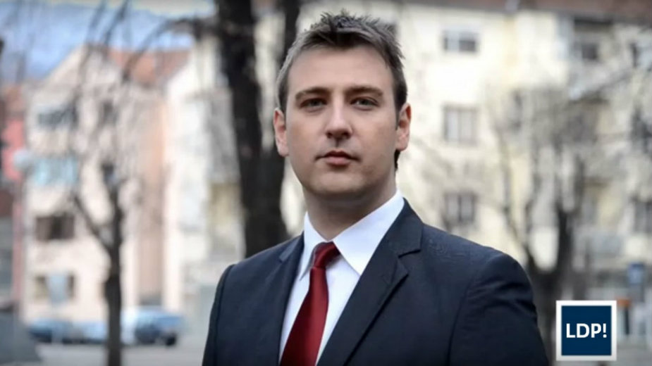 Mimikrija Saše Jankovića i Vuka Jeremića 1 Mimikrija Saše Jankovića i Vuka Jeremića 1