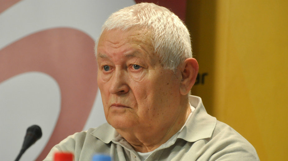 Čije ovce toga i planina 1