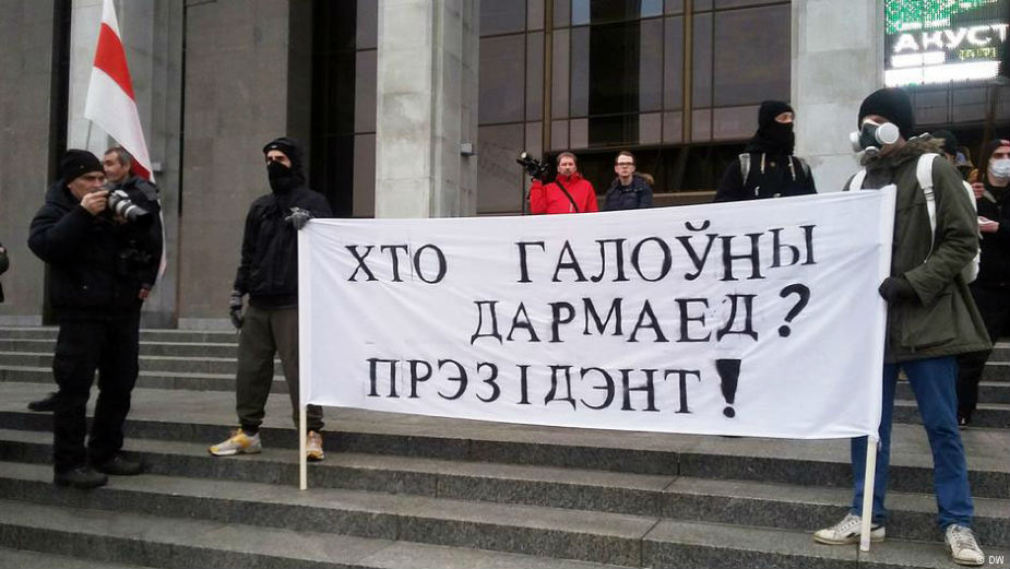 Ustanak protiv "parazitskog dekreta" 1