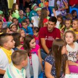 Fondacija Đoković pomaže Deronje 13