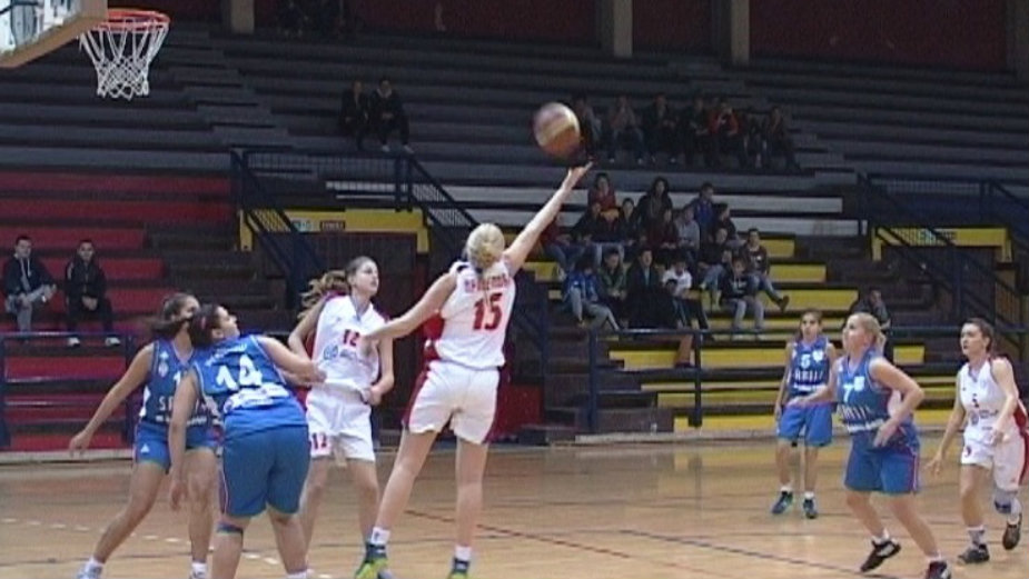 Žene na klupi za rezervne igrače 1 Žene na klupi za rezervne igrače 1