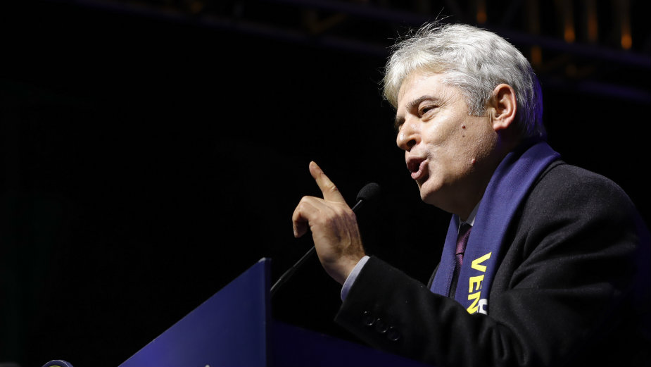 Najveća albanska partija odlučila da uđe u vladu Zaeva 1