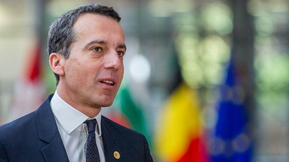 Austrija: Pauk odneo auto kojim se dovezao kancelar 1