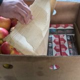 Pronašli cigarete među jabukama 6