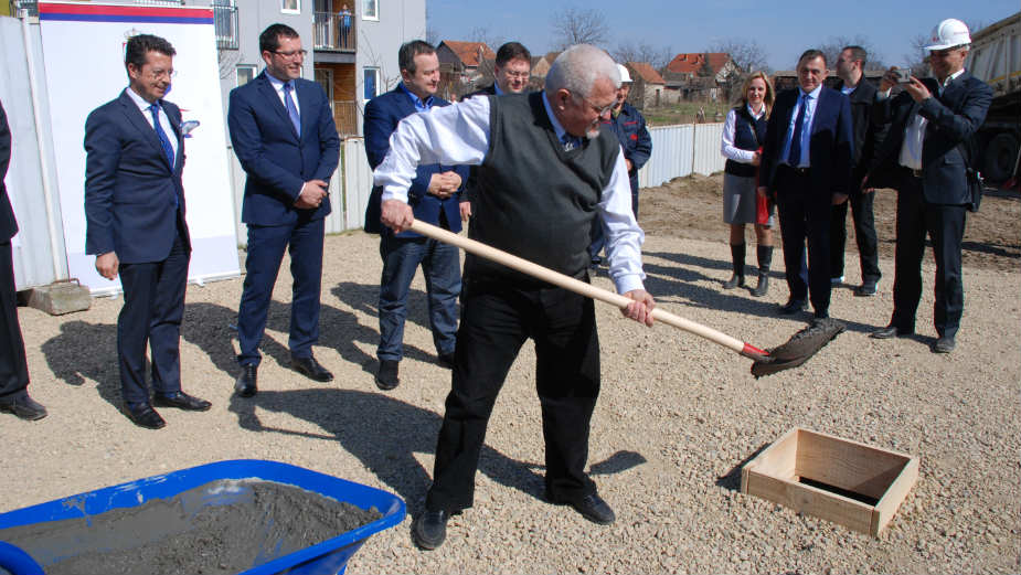 Kamen temeljac za stanove za izbeglice 1