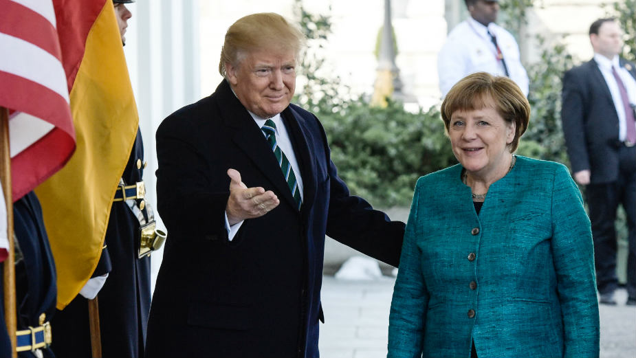 Tramp i Merkel o NATO 1